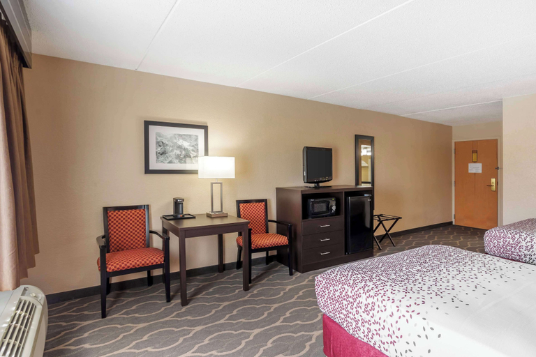 Bedroom 3, Best Western Inn At Blakeslee-pocono, Monroe