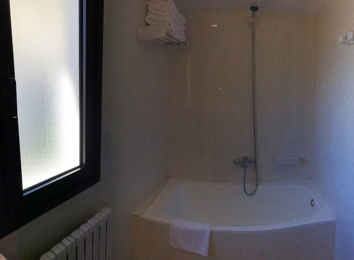 Bathroom 2, Hotel Roc del Castell