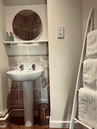Bathroom 3, Immaculate 1-bed Cottage in Moreton in Marsh, Gloucestershire