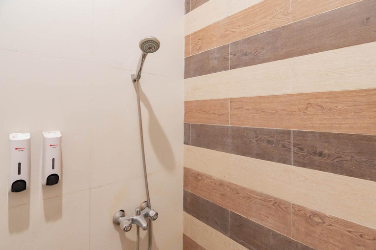 Bathroom 13