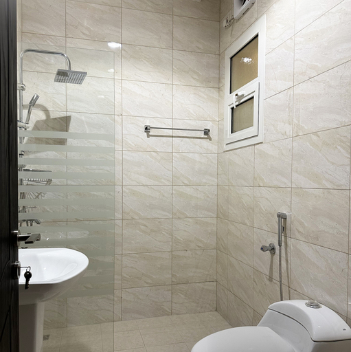Bathroom 4, Al-Mutamarat A-11 Timeless History XZ21, Riyadh