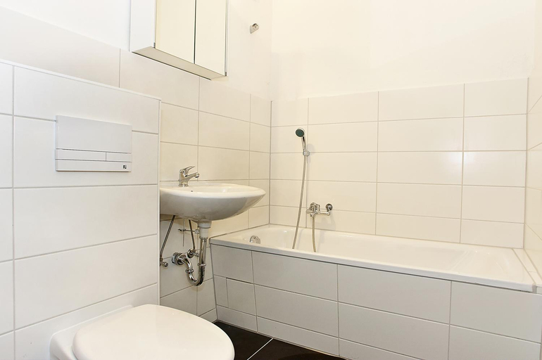 Shower 2, BearlinCity Apartments - City Center West, Berlin