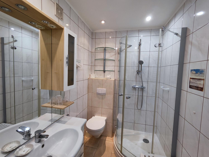 Bathroom 3, Nordseehotel Freese, Aurich