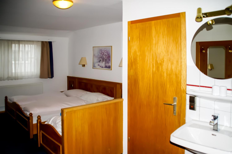 Others 2, Hotel Sonne, Ostalbkreis