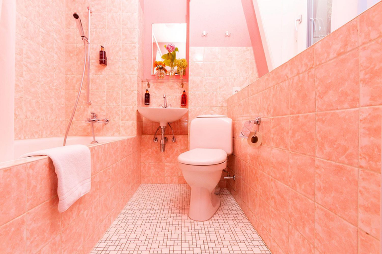 Bathroom 10
