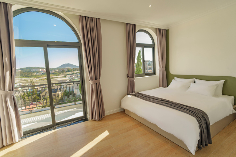 Bedroom 13