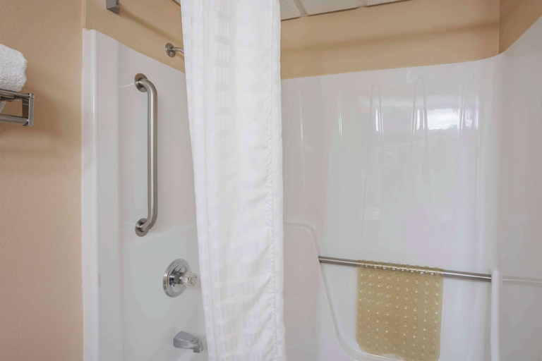 Bathroom 4, Best Western Inn At Blakeslee-pocono, Monroe