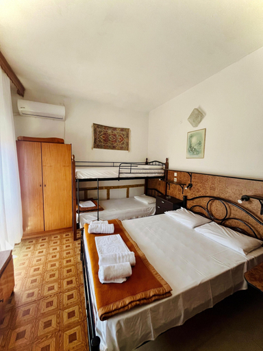Bedroom 3, Hotel Holiday, East Macedonia and Thrace
