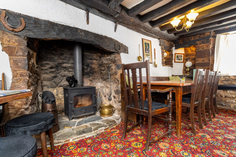 Others 5, The New Inn, Devon