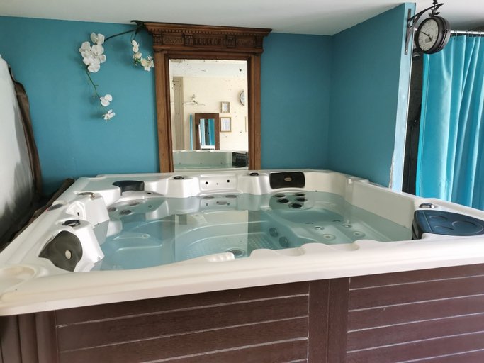 Bathroom 5, Le Clos Saint Paul, Eure