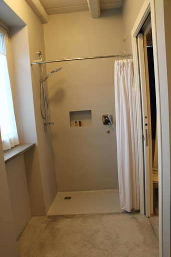 Bathroom 5, Casa Torre Allera, Cuneo