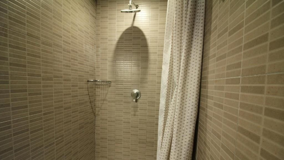Bathroom 5, Hostal Paraiso, Barcelona
