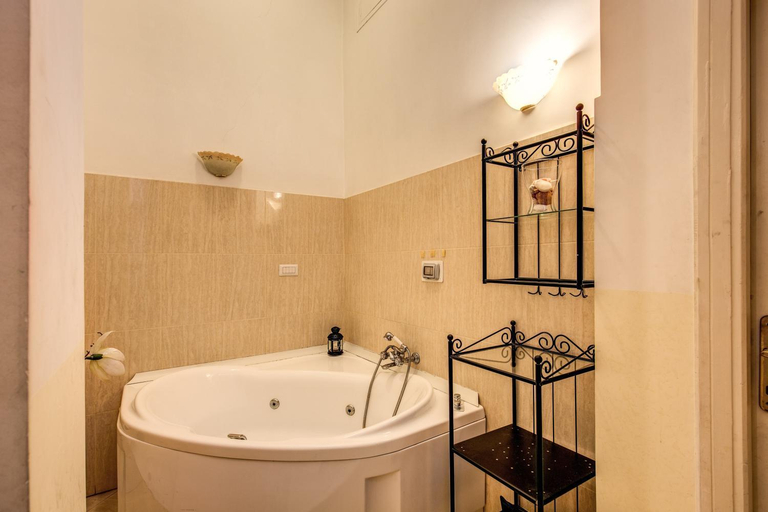 Others 5, Baylon Suites, Rome