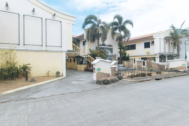 Exterior & Views 2, RedDoorz @ Moss Hotel Dasmarinas, Dasmariñas