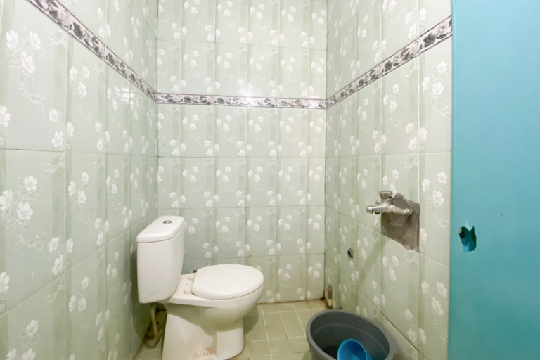 Bathroom 3, Hotel Pantai Panjang Bengkulu RedPartner, Bengkulu