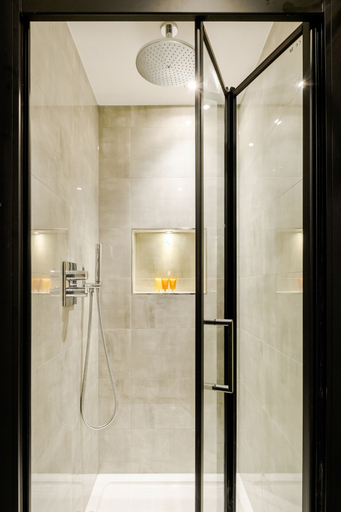 Bathroom 4, Reem Hotel, London