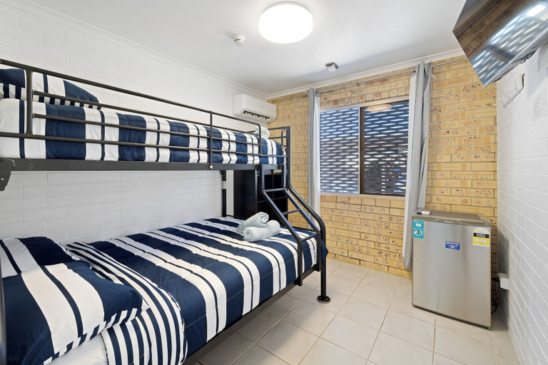 Bedroom 3, Motel Sunshine Coast, Caloundra - Caloundra S.