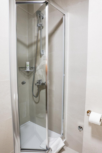 Bathroom 2, Grand Park rooms & apartments, Čačak