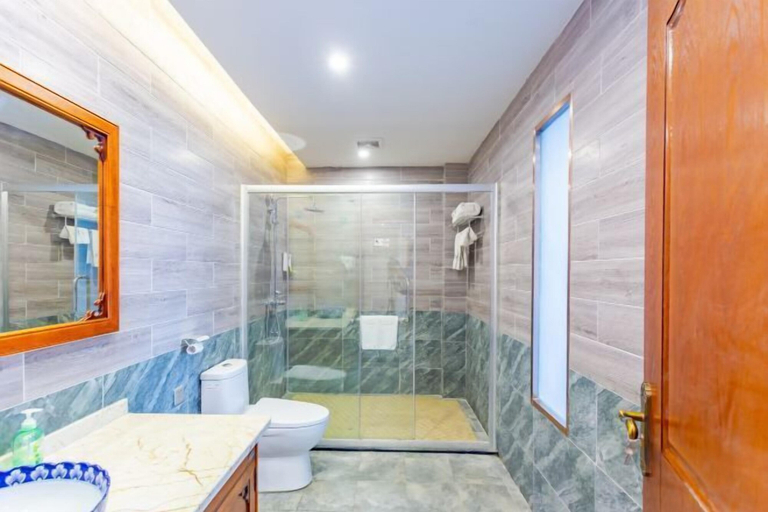 Bathroom 3, Hongzhi Hotel, Qianxinan Buyei and Miao