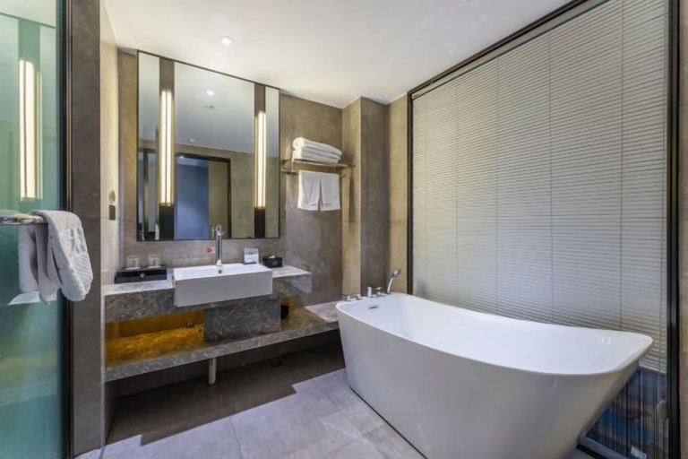 Bathroom 3, Danjiangkou Guanlan International Hotel(Hanjiang Avenue storefront), Shiyan