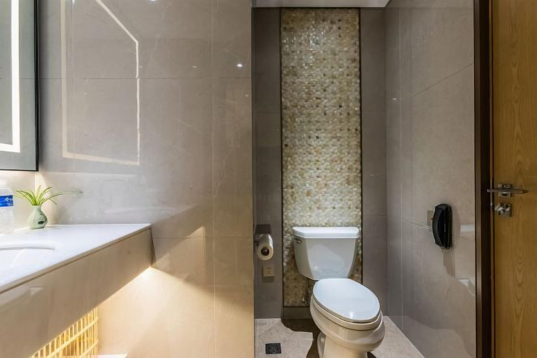 Bathroom 3, Jinling Lakeview Hotel, Wuxi