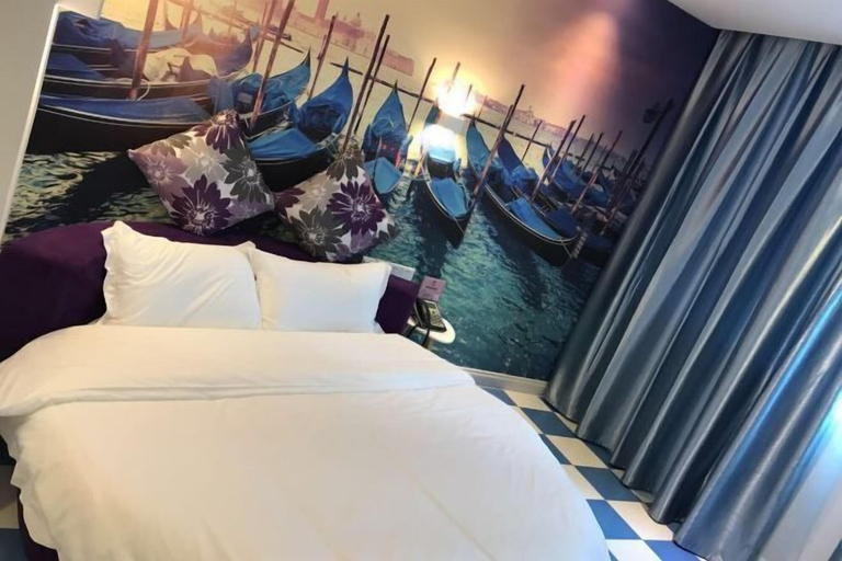 Bedroom 3, Xinyulong Inn, Wuzhou