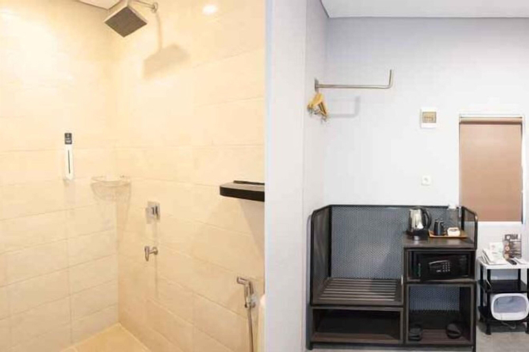 Bathroom 13