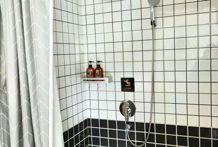 Bathroom 4, Lucky Clover Hotel, Xishuangbanna Dai