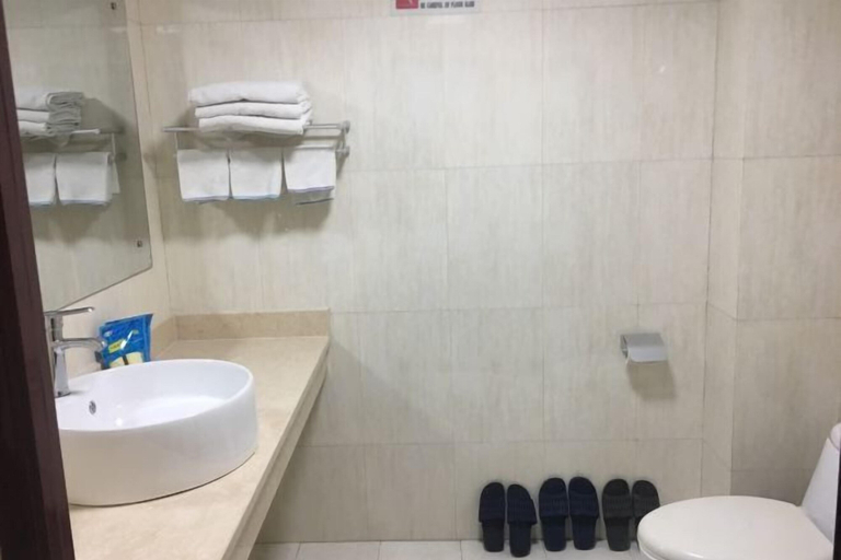 Bathroom, Jing'an Hostel, Yichun