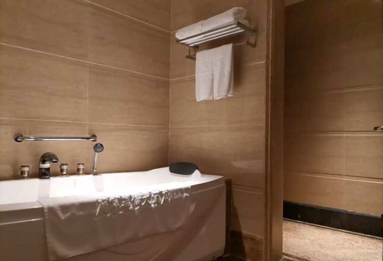 Bathroom 4, Guangning Overseas Chinese Hotel, Zhaoqing