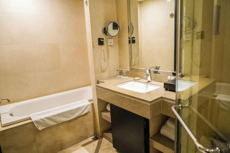 Bathroom 4, Metropark Longhua Hotel, Xinyu