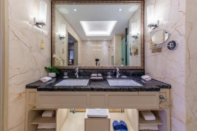 Bathroom 4, Xili International Hotel, Huanggang