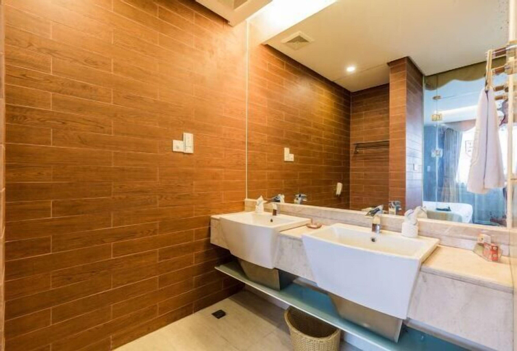 Bathroom 13