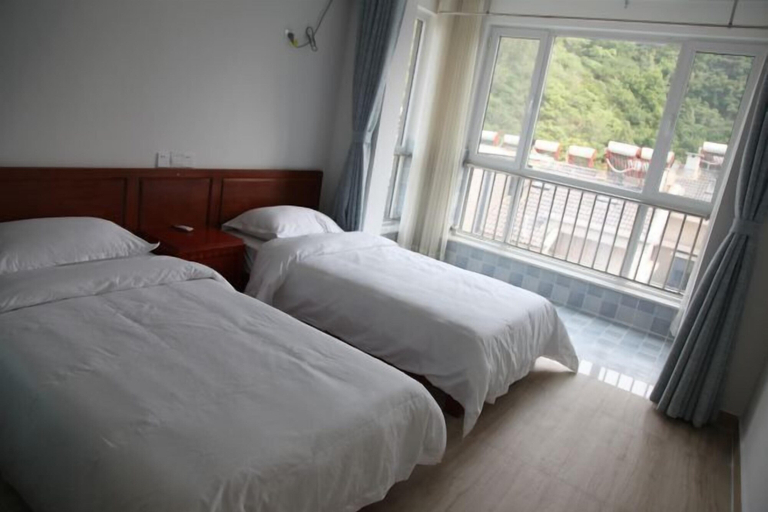 Bedroom 3, China Magnetic Mountain Springs Park, Yantai