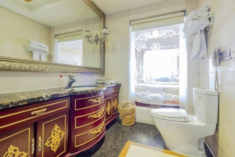 Bathroom 4, Yifeng Hotel, Yichun
