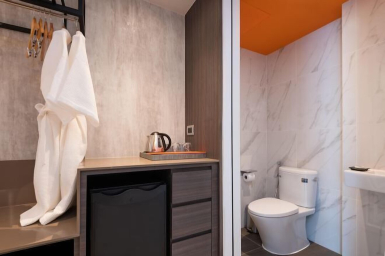 Bathroom 12
