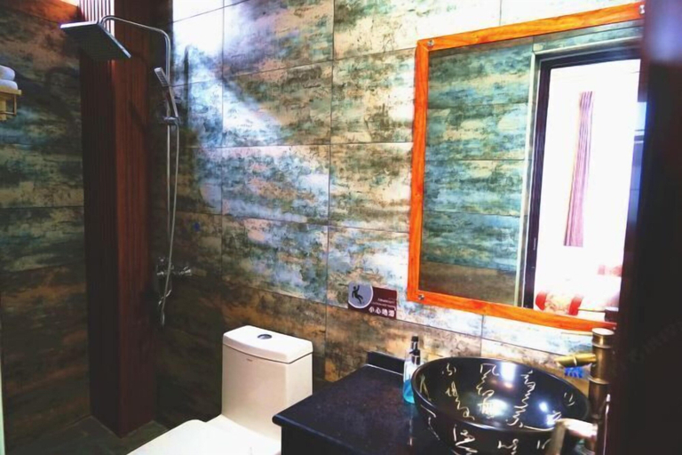 Bathroom 4, Han Shu Xiang Yuan Hostel, Honghe Hani and Yi