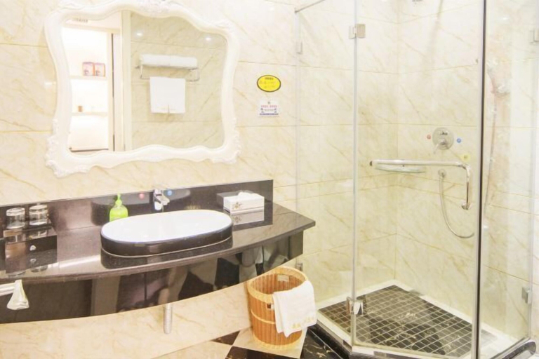 Bathroom 3, Wencheng International Hotel, Wenzhou
