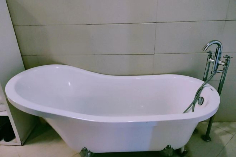 Bathroom 10