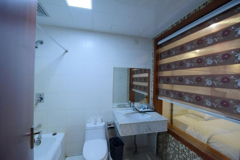Bathroom 3, Nishi Kingmau Hotel, Changzhou