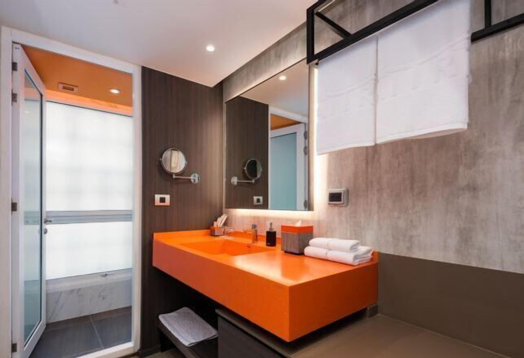 Bathroom 10