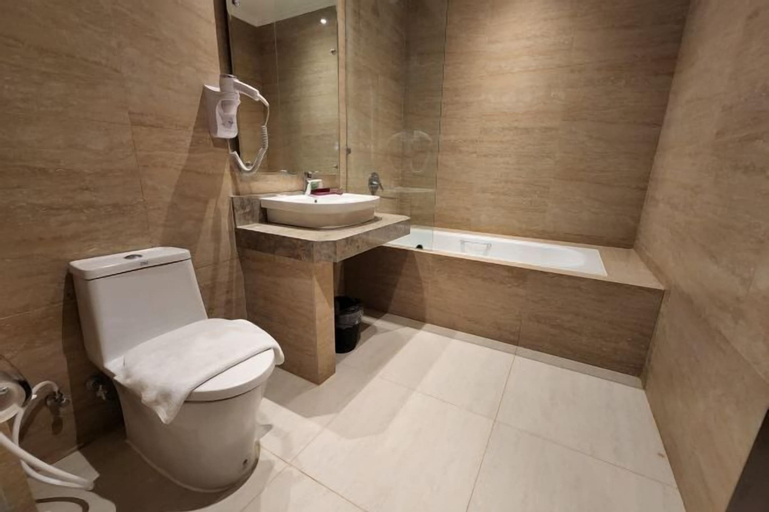 Bathroom 13