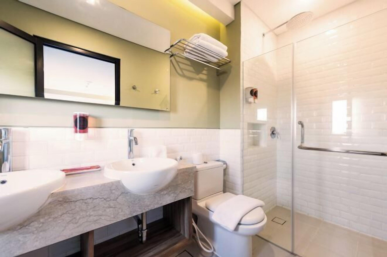 Bathroom 23