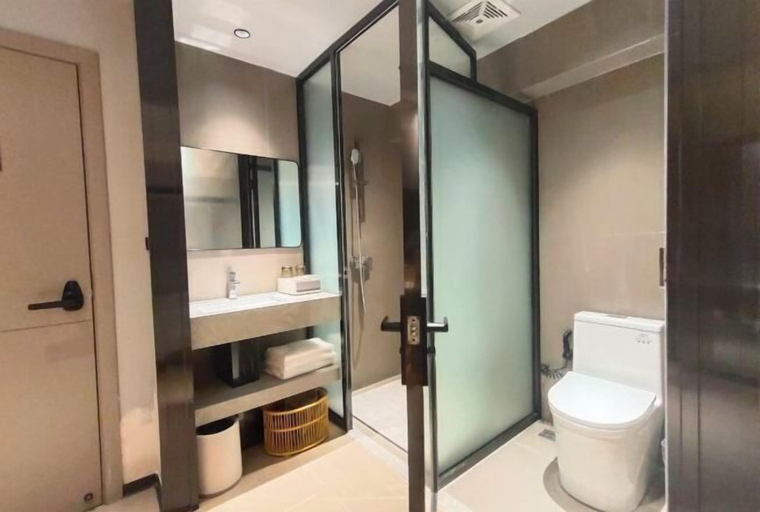Bathroom 3, Alant Hotel, Qiannan Buyei and Miao
