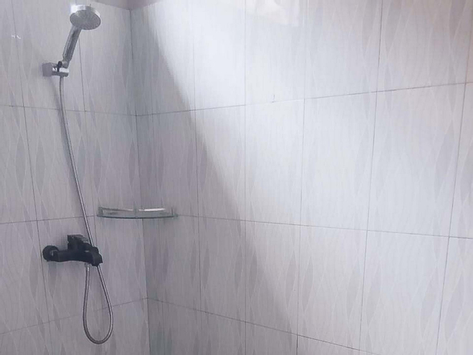 Bathroom 14