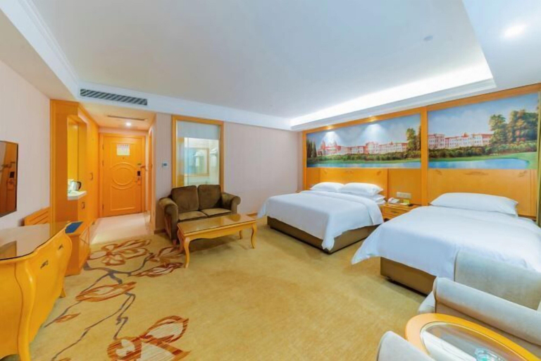 Bedroom 3, Vienna Hotel (Luofu Mountain Scenic Area High-Speed Rail Station Branch), Huizhou