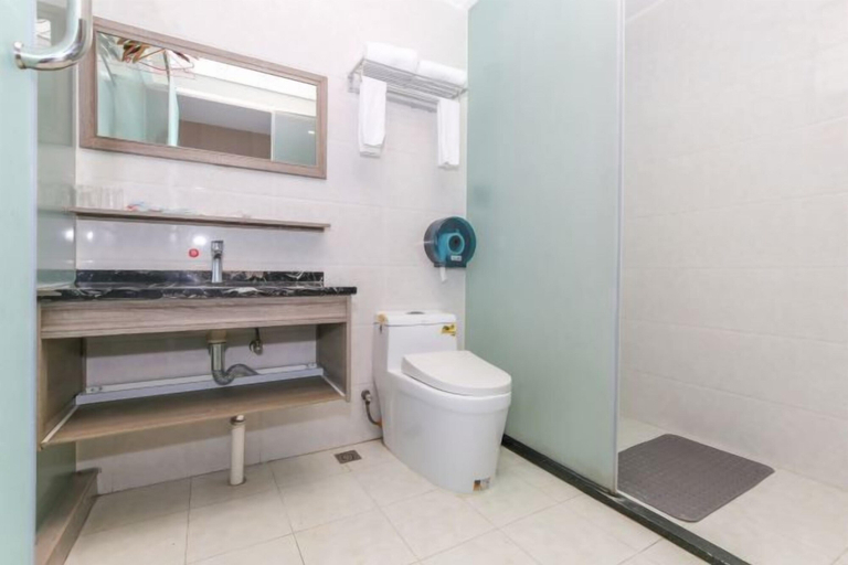 Bathroom 5, Fuxiang Holiday Hotel, Zhuhai