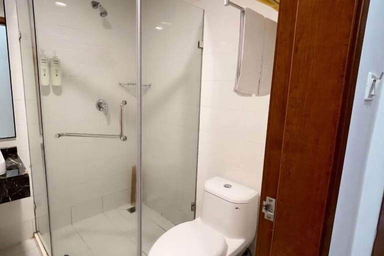 Bathroom 5, Yuanzheng Hotels, Hangzhou