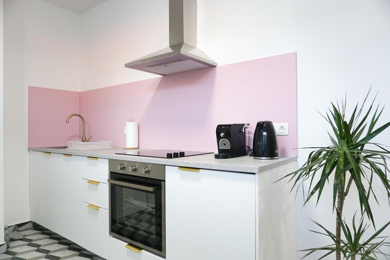 Others 5, Vibrant Design Apartments - Full Kitchen - Wi-Fi - 18 Mins to City Centre, Wien