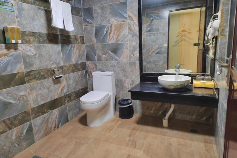 Bathroom 4, Maple Leaf Hotel (Lipu), Guilin